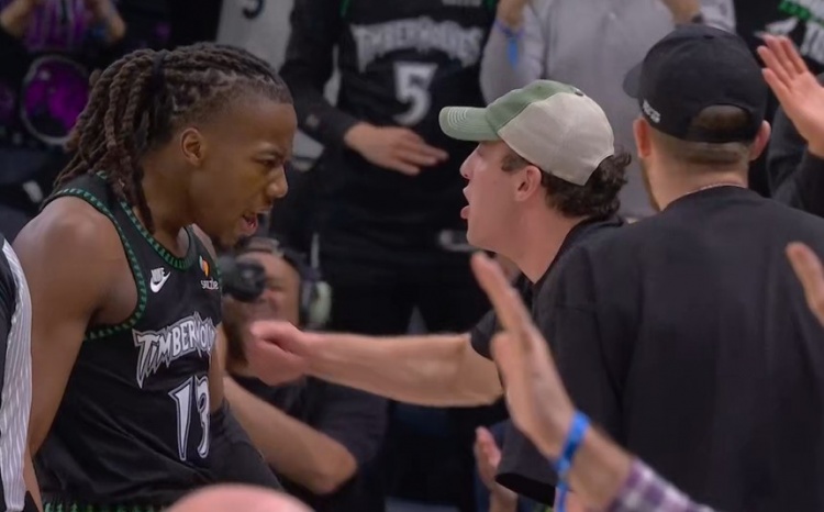 服务-杀疯了！道苏姆底角三分球追平打停掘金 个人已经轰下21分