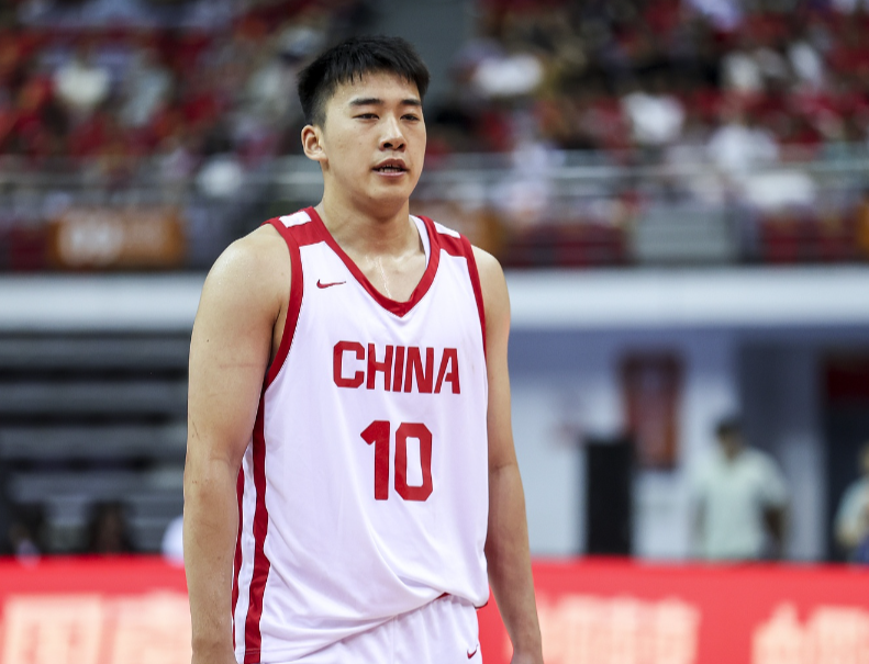 男篮82-78胜FMP拉德尼基4利好！王俊杰徐昕统治级，气质也变好了